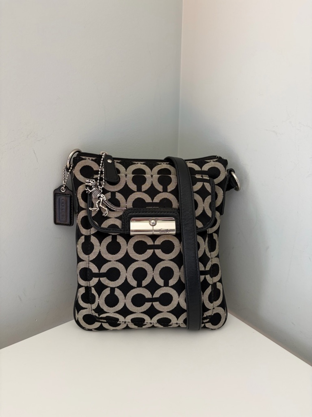 Coach Kristin Signature
Graphic Op Art Swingpack
Crossbody Bag Black